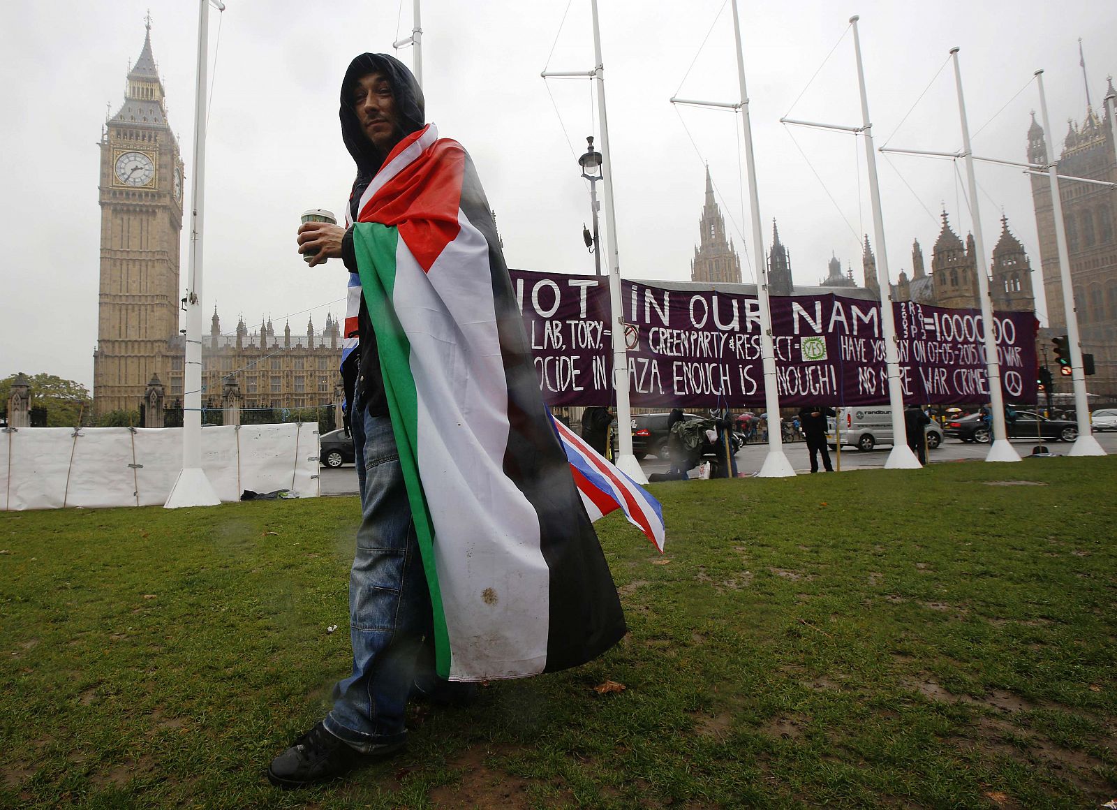 Un manifestante pro-palestino frente al Parlamento británico