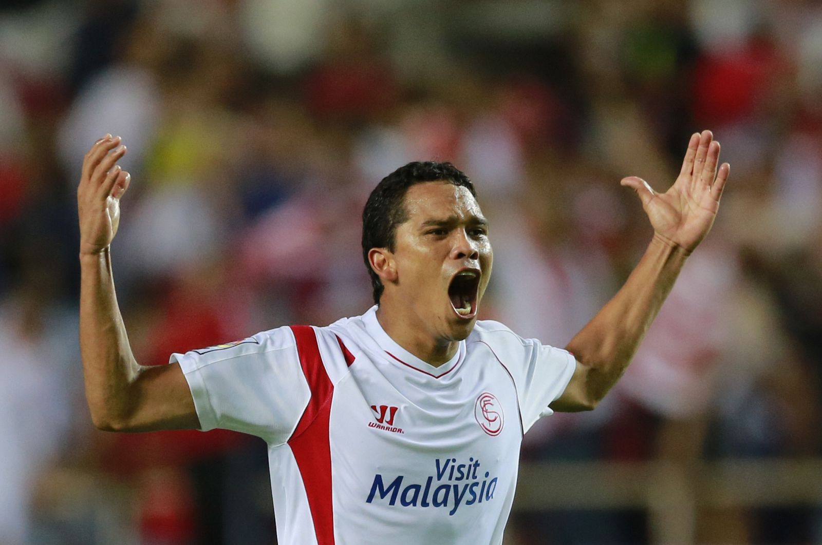 Carlos Bacca celebra el gol marcado al Villarreal.