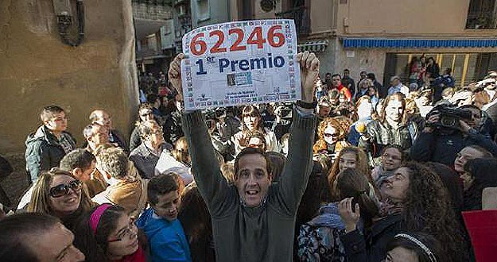 Ganadores celebrando el Gordo de la lotería de Navidad de 2013