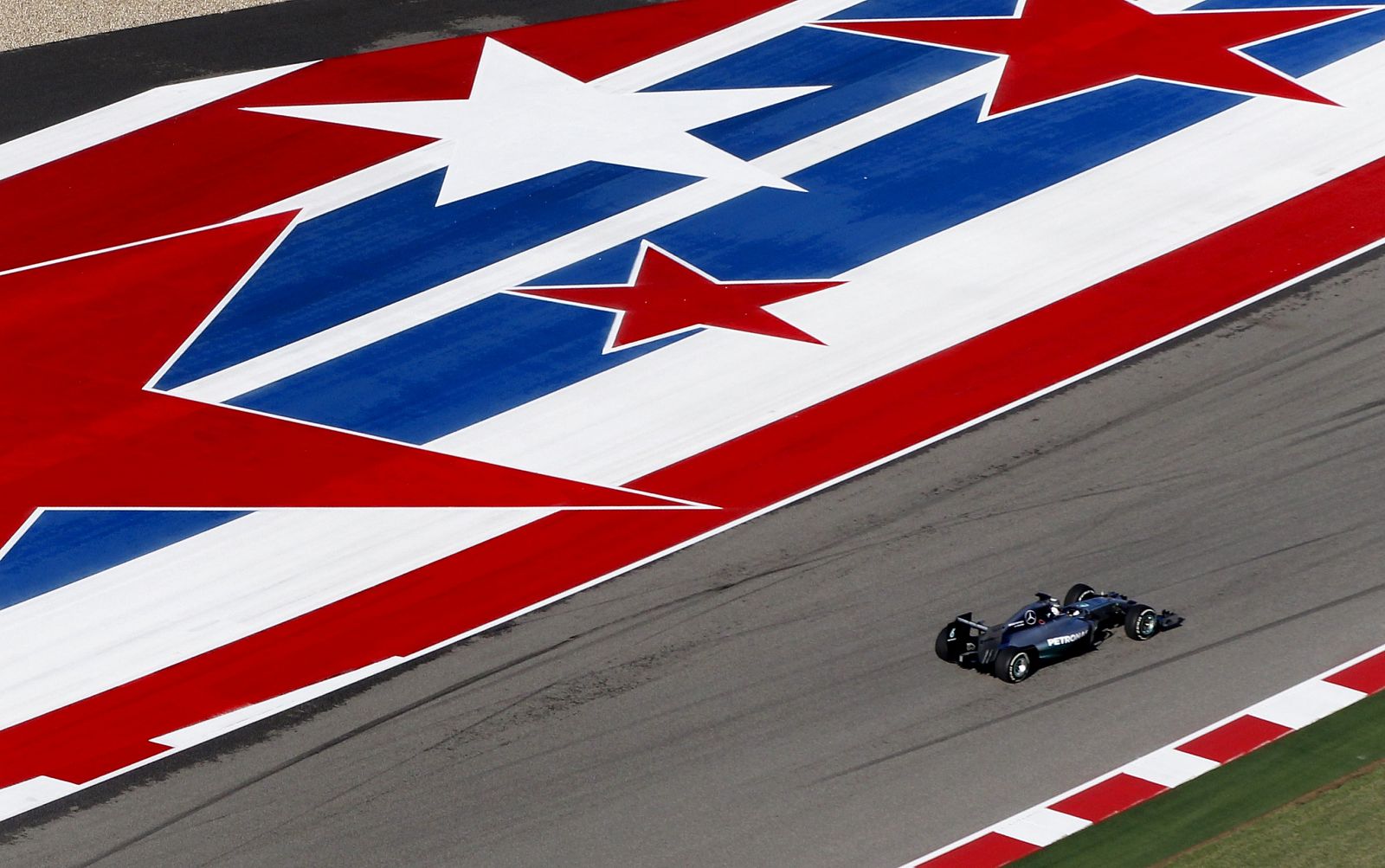 Hamilton empieza a marcar el territorio en Austin.