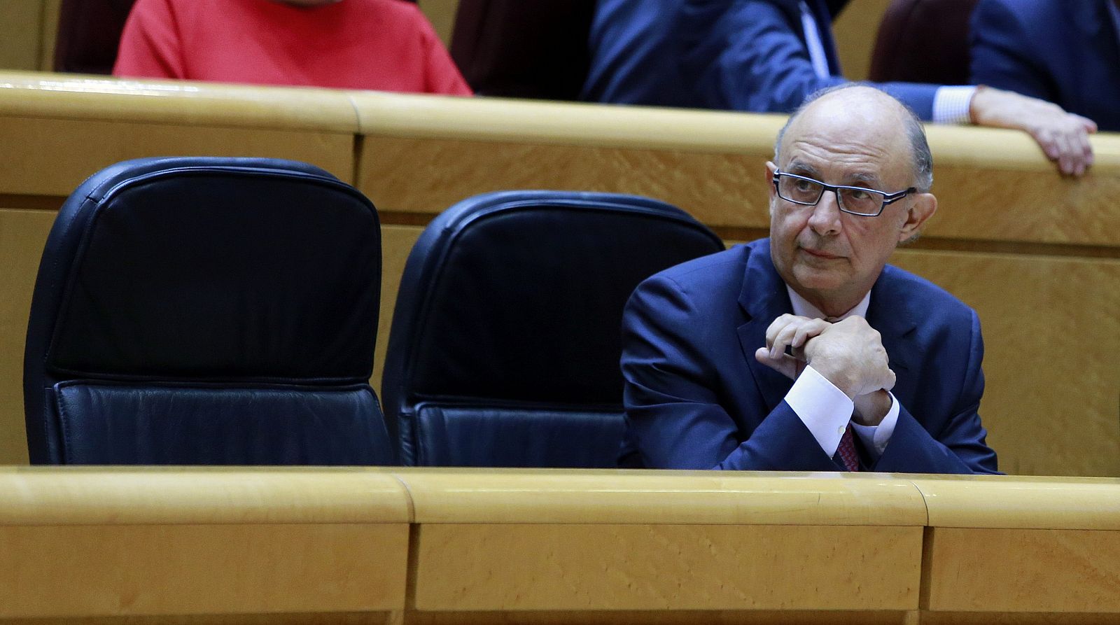 El ministro de Hacienda y Administraciones Públicas, Cristóbal Montoro, durante el debate de los proyectos de ley de la reforma tributaria en el pleno del Senado