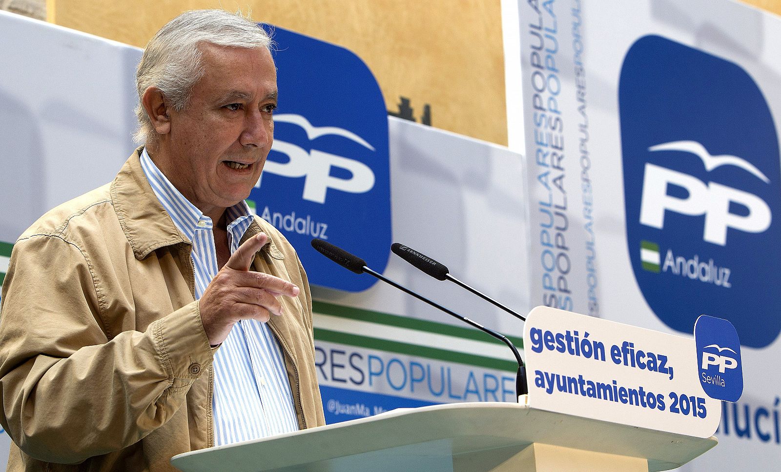 El vicesecretario general de Política Autonomica y Local del Partido Popular, Javier Arenas, durante la inauguración de la II Escuela de Otoño del PP de Sevilla.