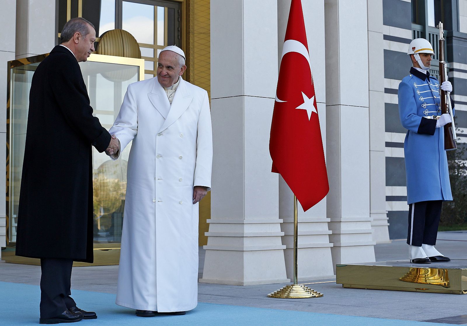 Recep Tayyip Erdogan ha recibido al papa en su palacio presidencial en Ankara.