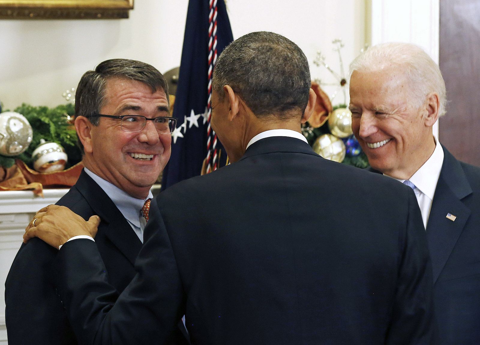 De izquierda a derecha, Ashton Carter, Obama y Biden, en la Casa Blanca.