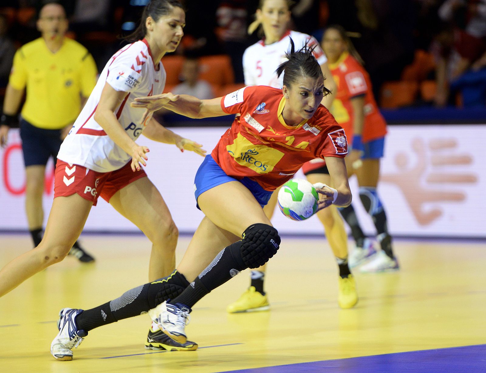 Elisabet Chavez, en el debut de España contra Polonia.