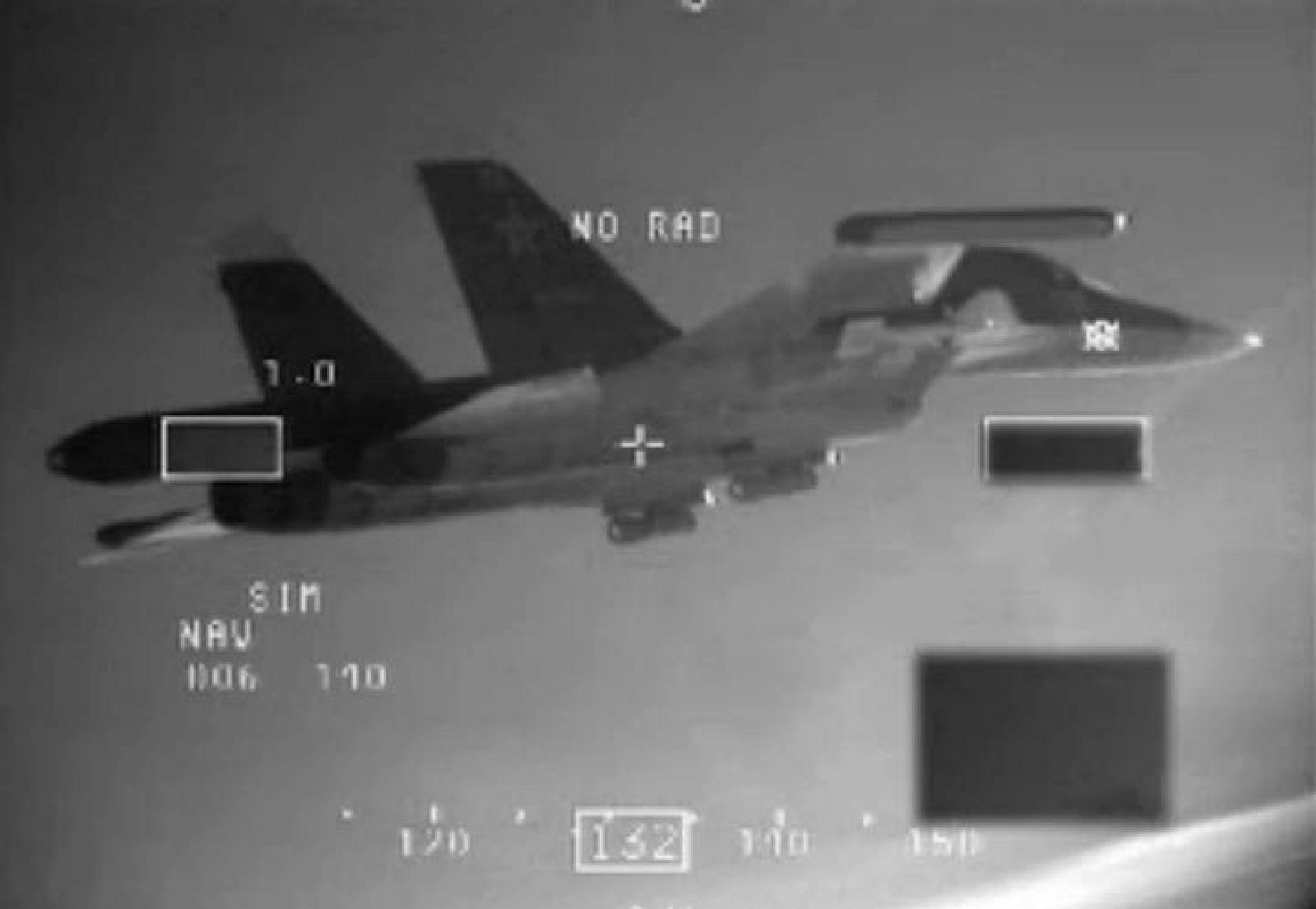 Fotografía publicada este jueves por el Ministerio de Defensa Holandes de uno de los cazas rusos sobrevolando el Báltico