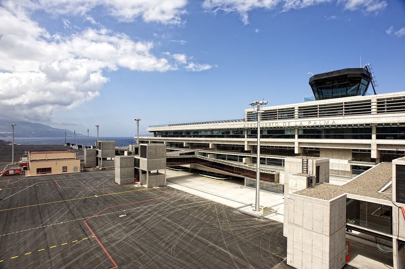 Fachada del nuevo edificio terminal del aeropuerto de La Palma