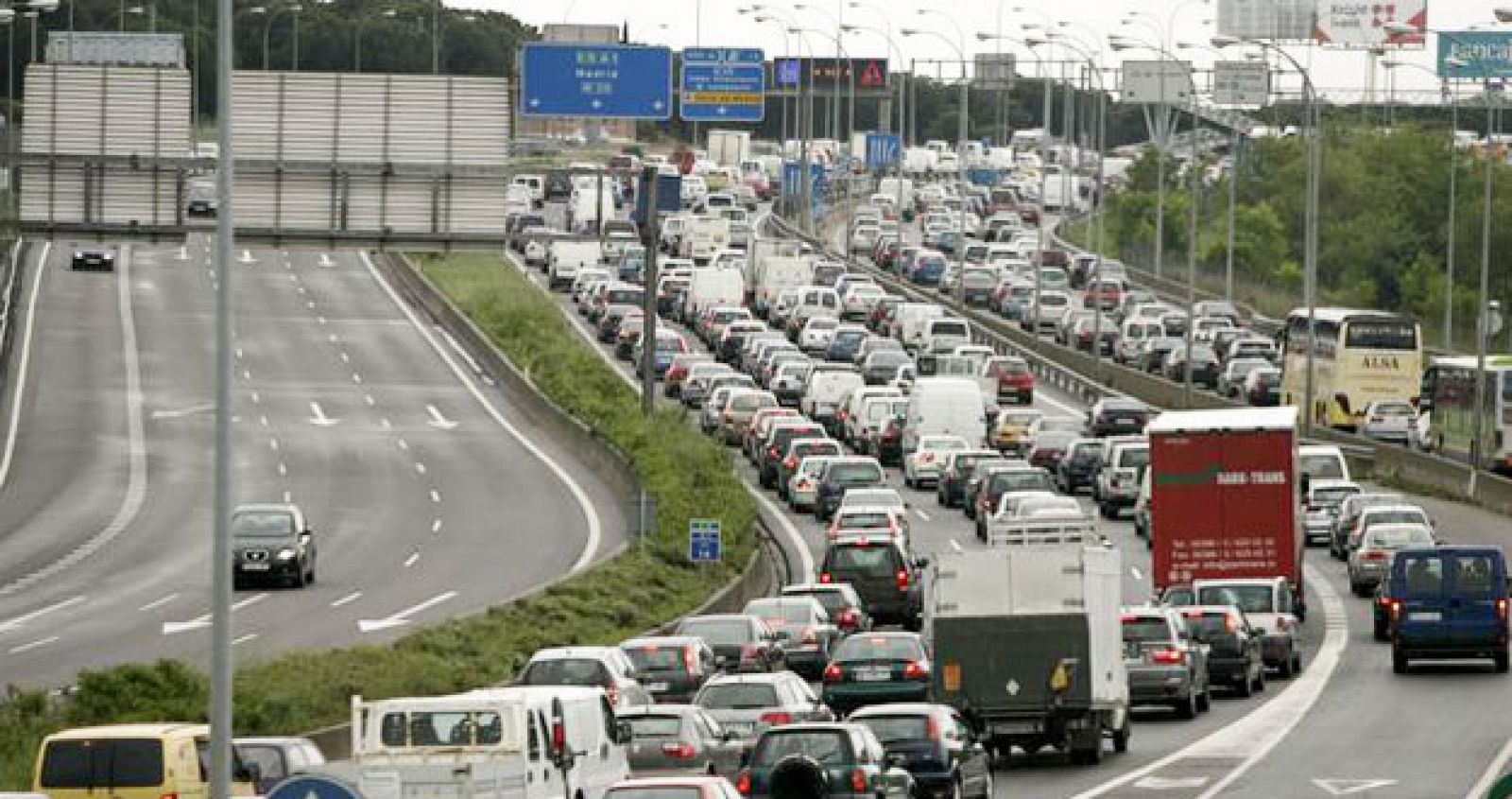 Retenciones en la A1 a la salida de Madrid, en una imagen de archivo.