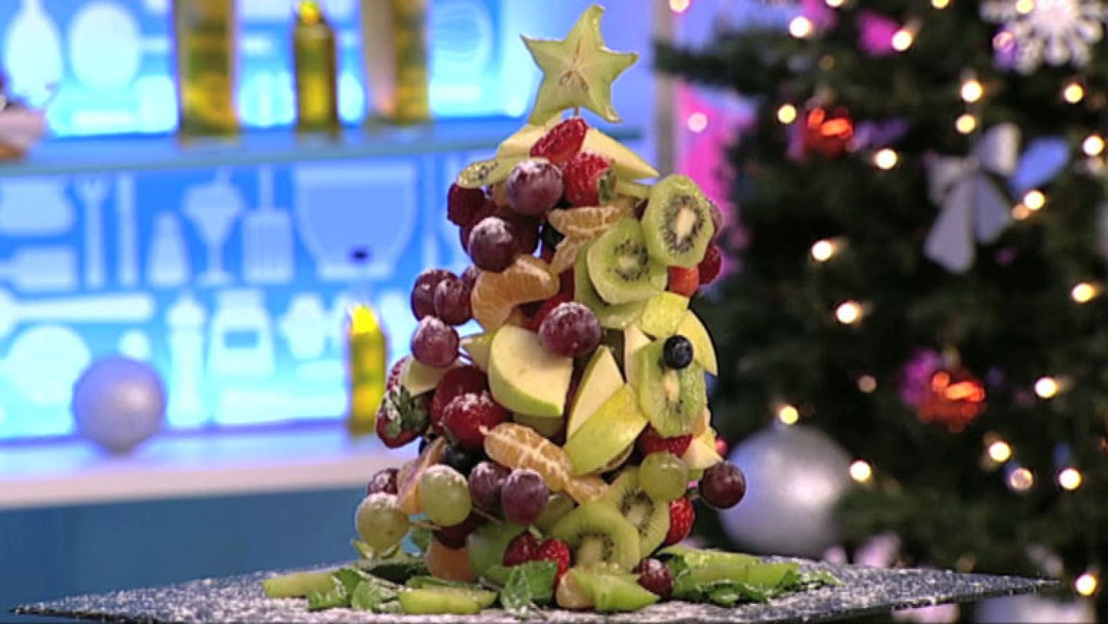 Cocina con Clan: Arbolito de navidad de frutas | RTVE