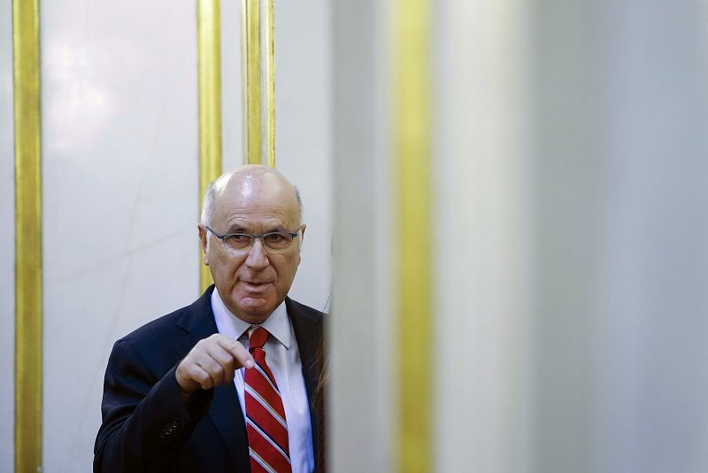 El portavoz de CiU Duran i Lleida, durante un descanso del Pleno en el Congreso de los Diputados en Madrid.