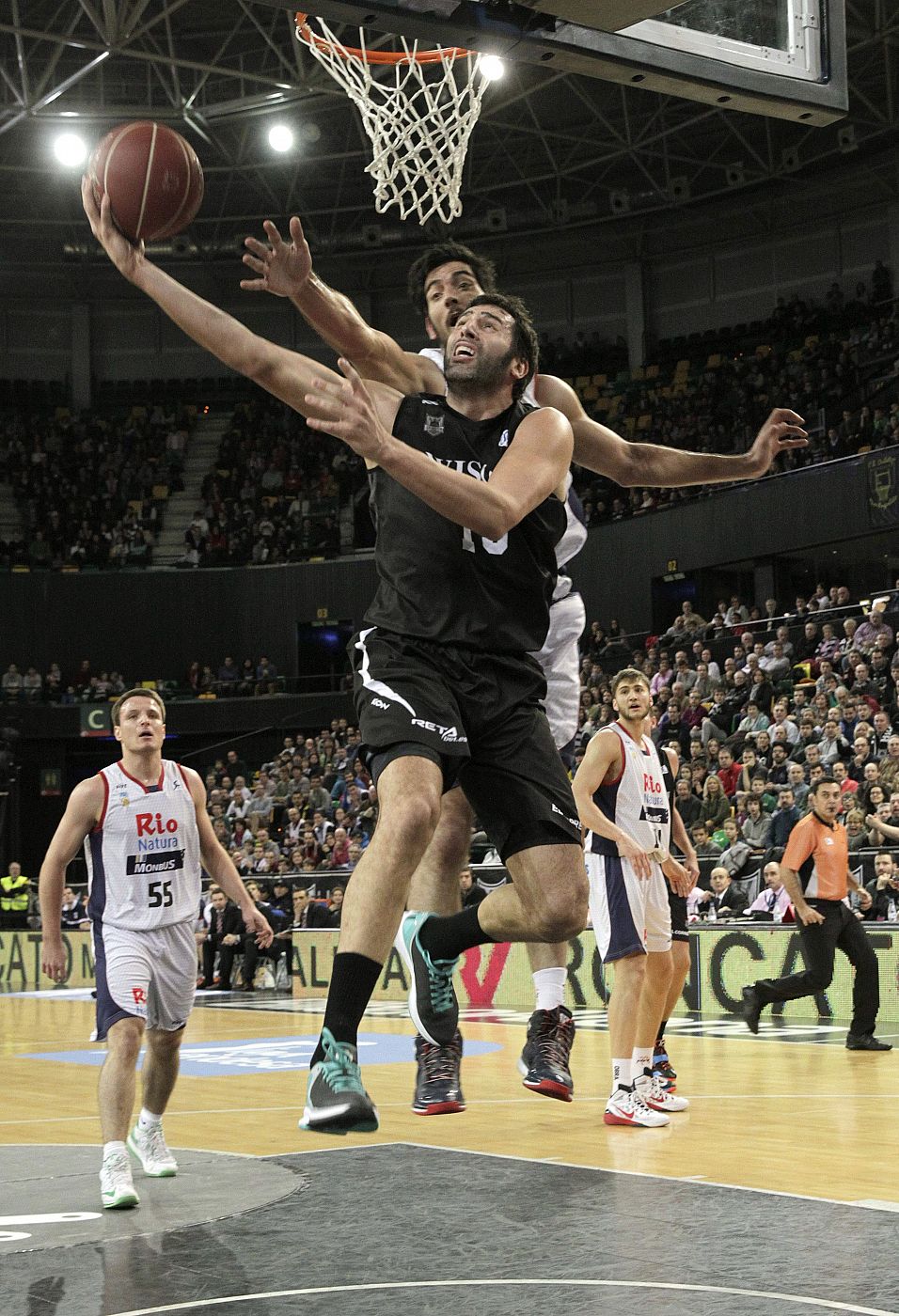 Imagen de archivo del alero del Bilbao Basket Alex Mumbru.