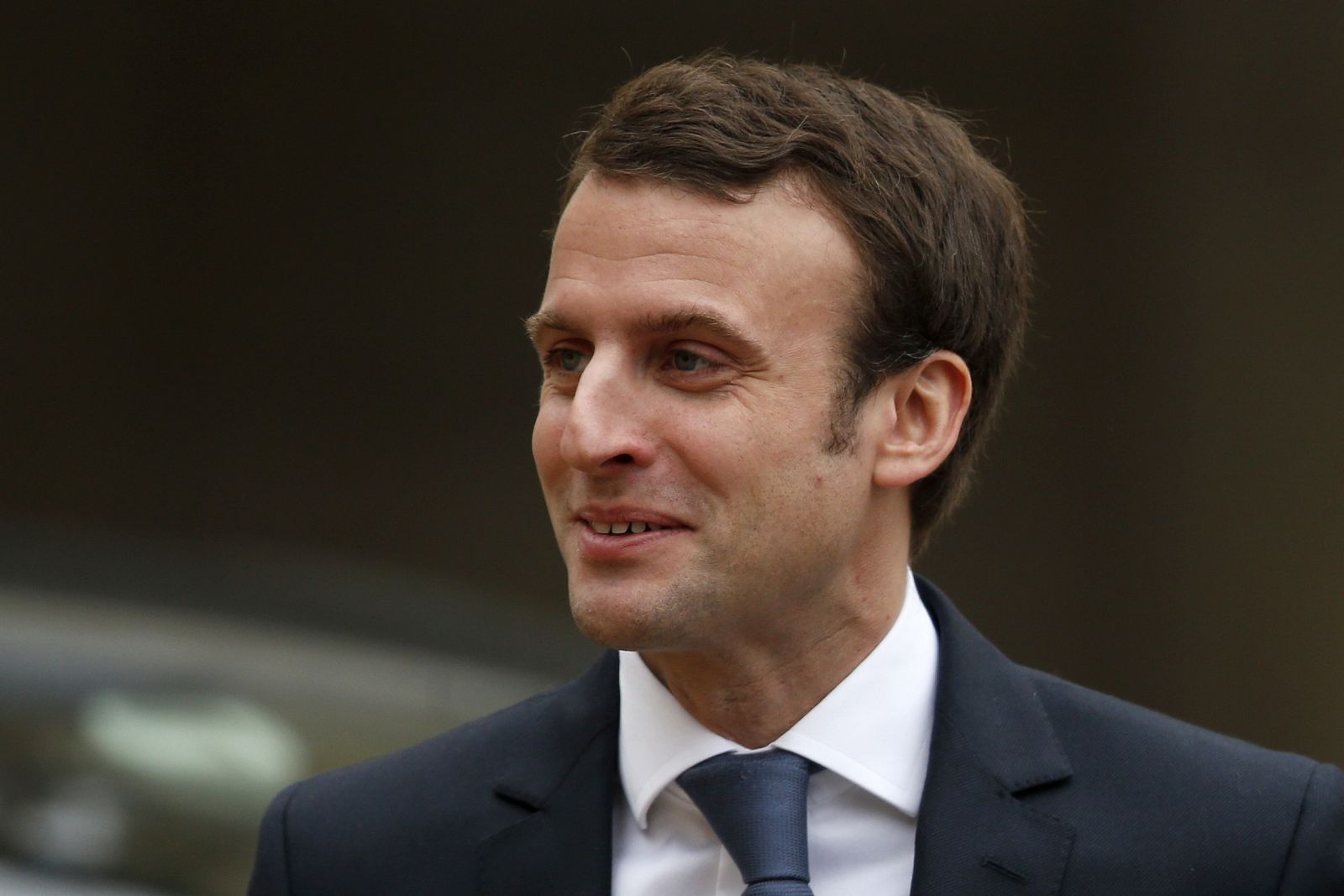 El ministro de Economía francés, Emmanuel Macron, sale del Elíseo