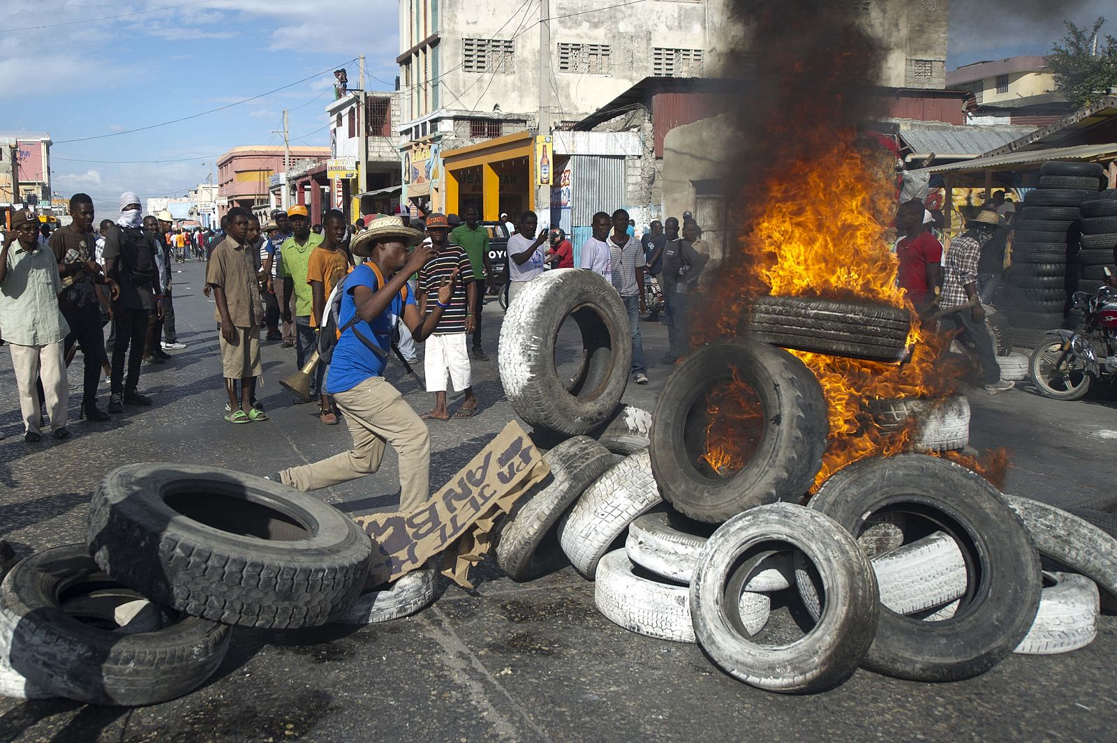 Cientos de personas piden en Haití la dimisión de Martelly, en el quinto aniversario del terremoto