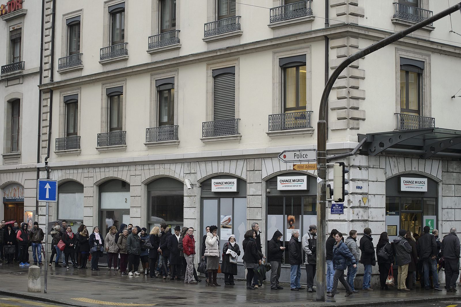 APRECIACIÓN FRANCO SUIZO QUITA EL SUEÑO A MILES DE PERSONAS EN EUROPA CENTRAL