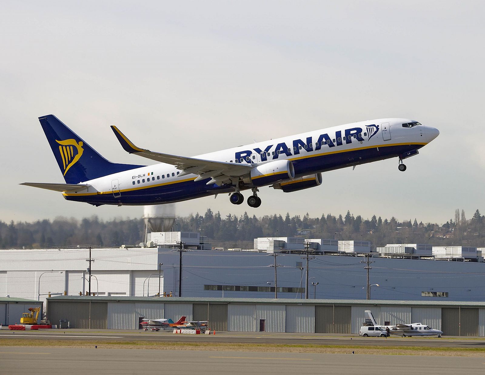 Un avión de la compañia de bajo coste Ryanair