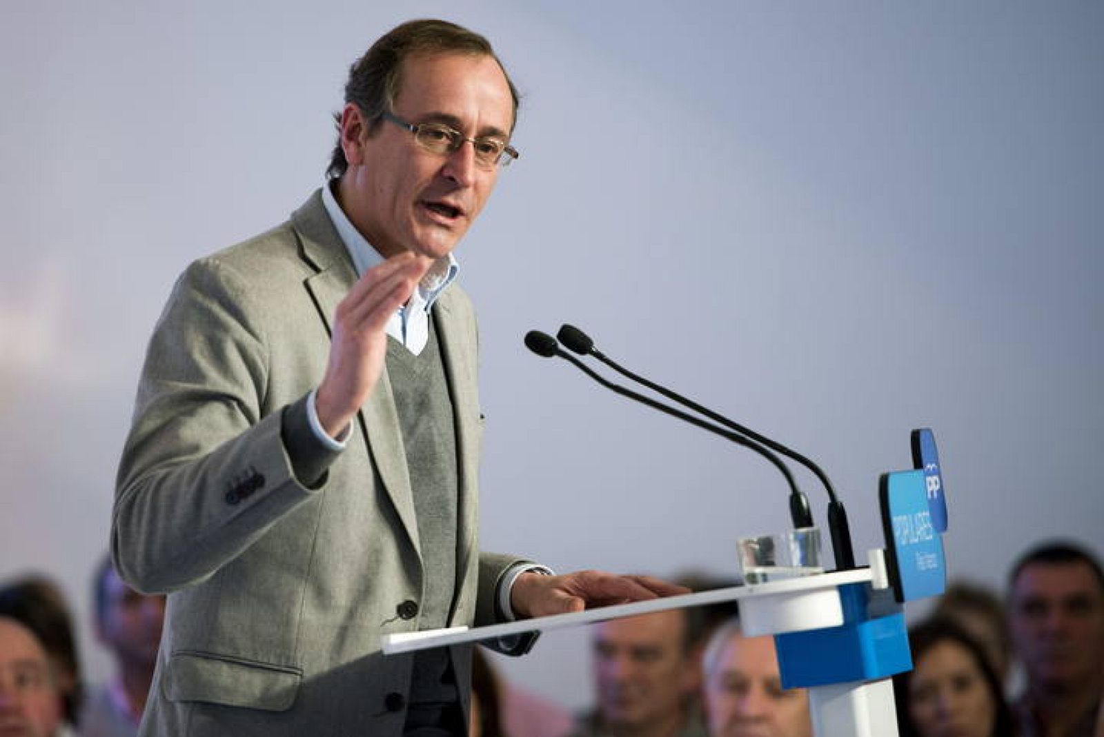 El ministro de Sanidad y presidente del PP de Álava, Alfonso Alonso, en un acto del partido en la capital vitoriana. 