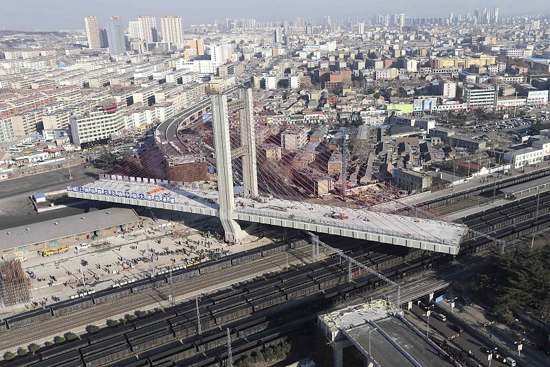Parte de un puente en construción en Zoucheng, provincia de Shandong.