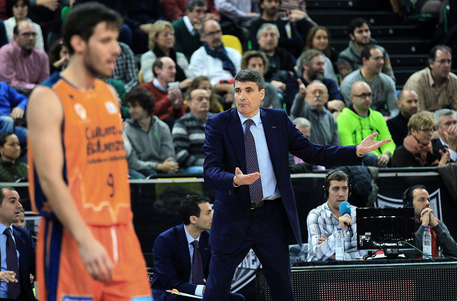 Velimir Perasovic, en un partido del Valencia Basket.