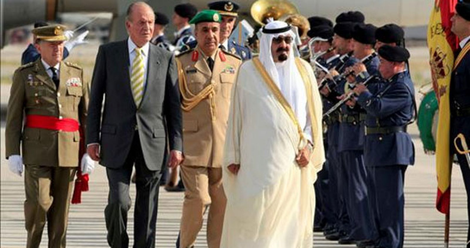 El rey Abdalá de Arabia Saudí con el rey Juan Carlos I de España durante una visita oficial.