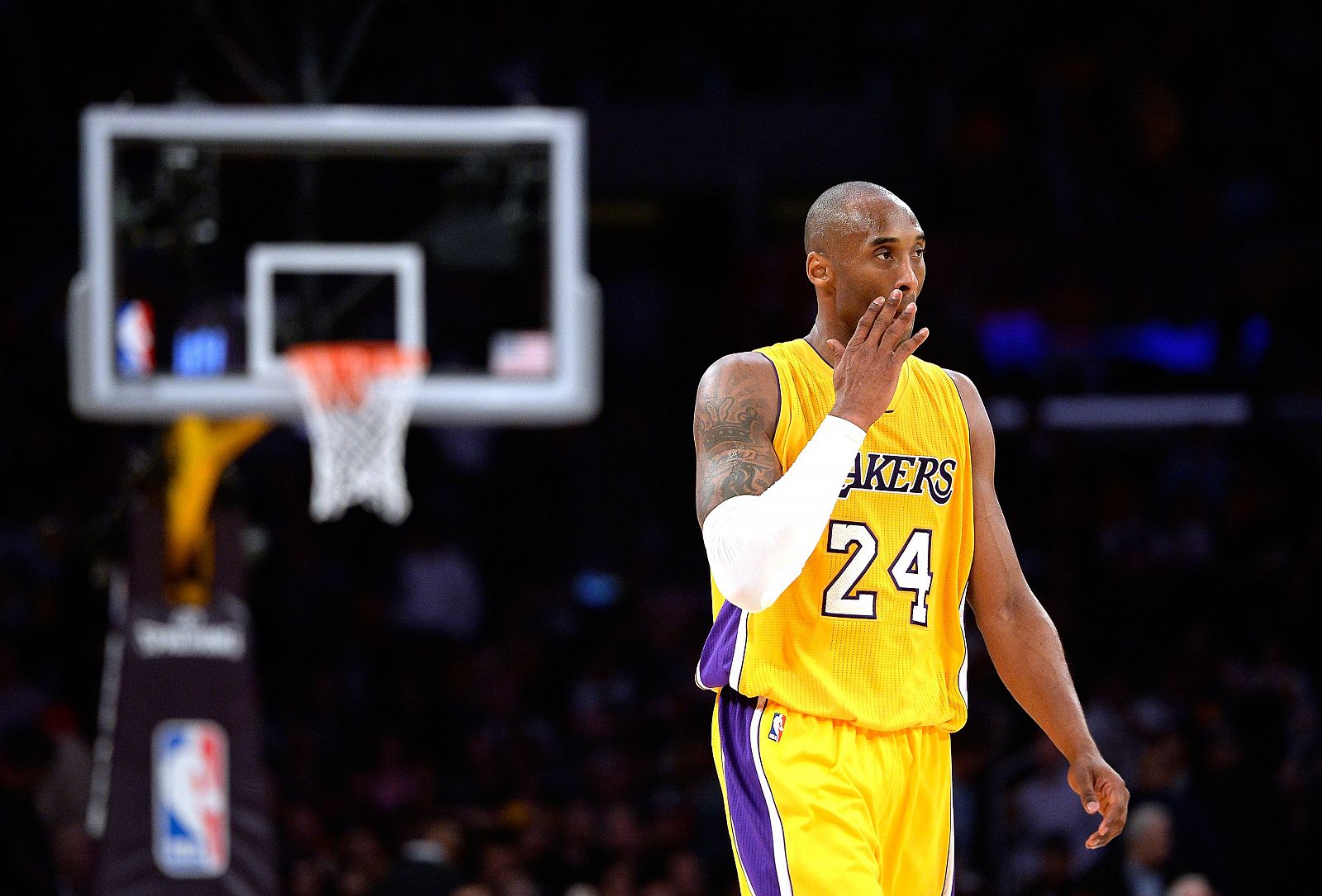 Kobe Bryant, dorsal #24 de Los Angeles Lakers, durante el partido contra Cleveland Cavaliers el 15 de enero de 2015