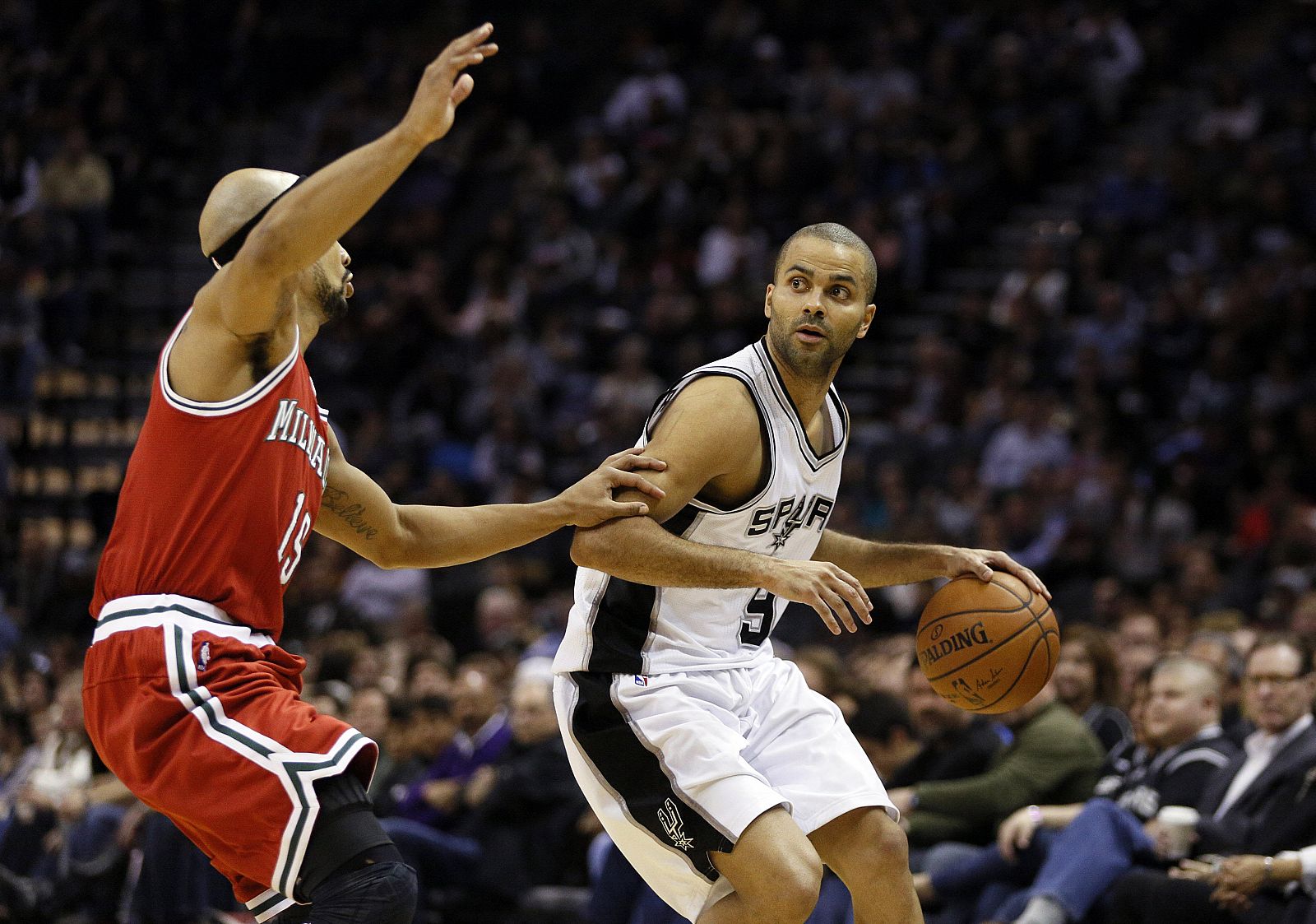 Tony Parker, en un partido contra los Bucks.