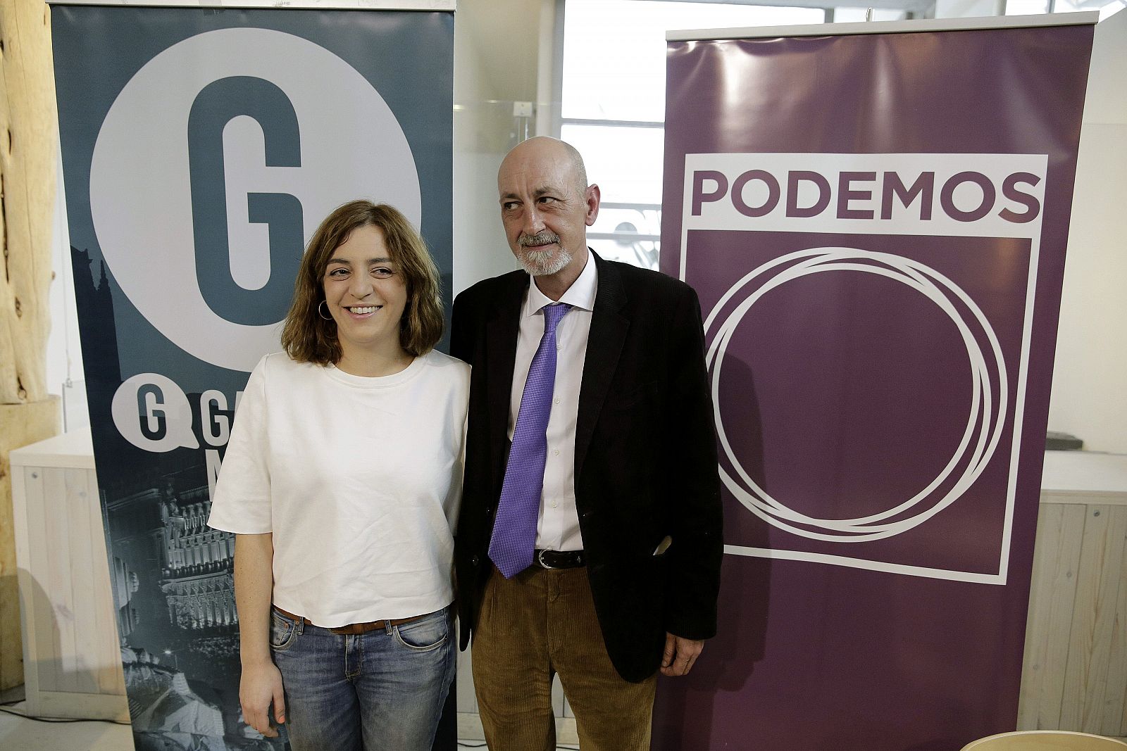 La portavoz de Ganemos Madrid, Celia Meyer, y el secretario local de Podemos, Jesús Montero, en la presentación de su acuerdo.