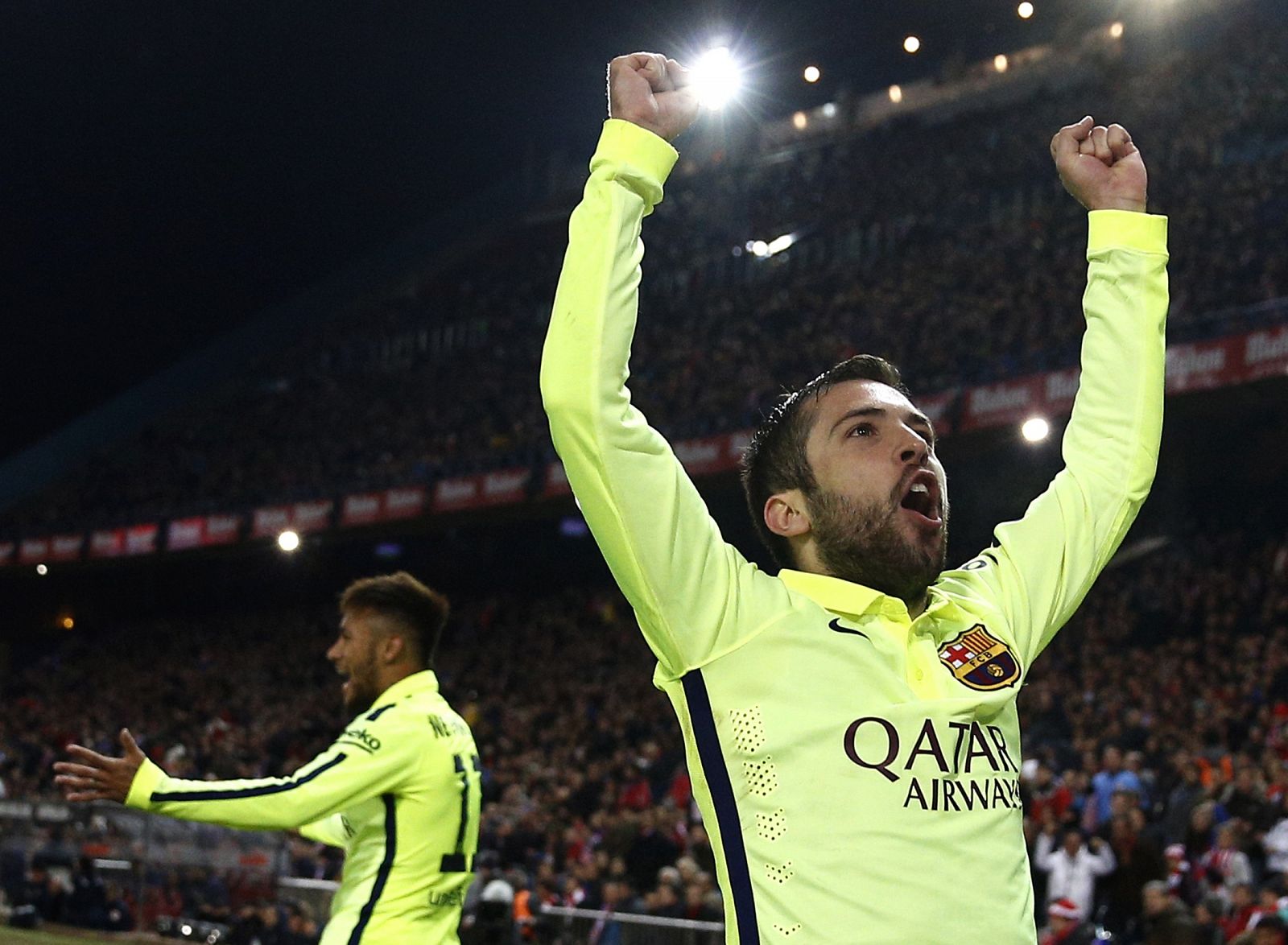 Jordi Alba, con Neymar al fondo, celebra un gol en el partido de Copa contra el Atlético