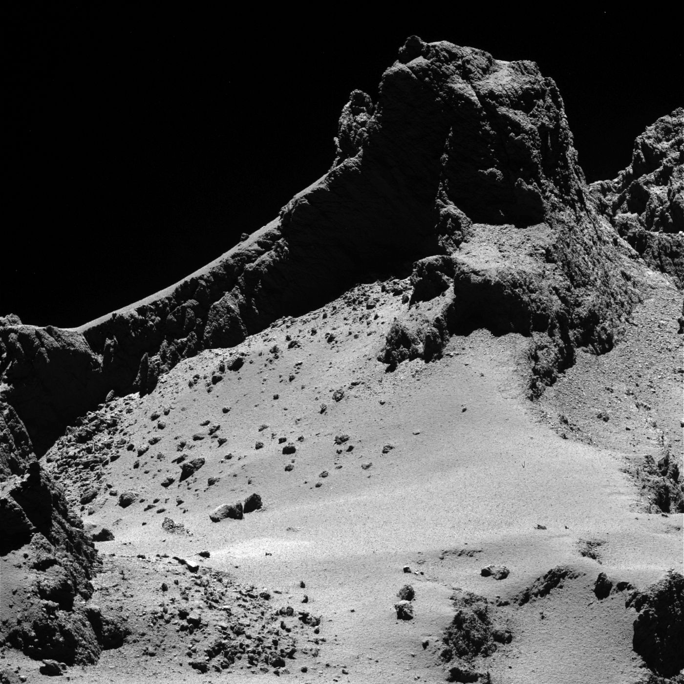 Imagen del cometa 67P/Churyumov-Gerasimenko obtenida a 8 kilómetros de distancia.