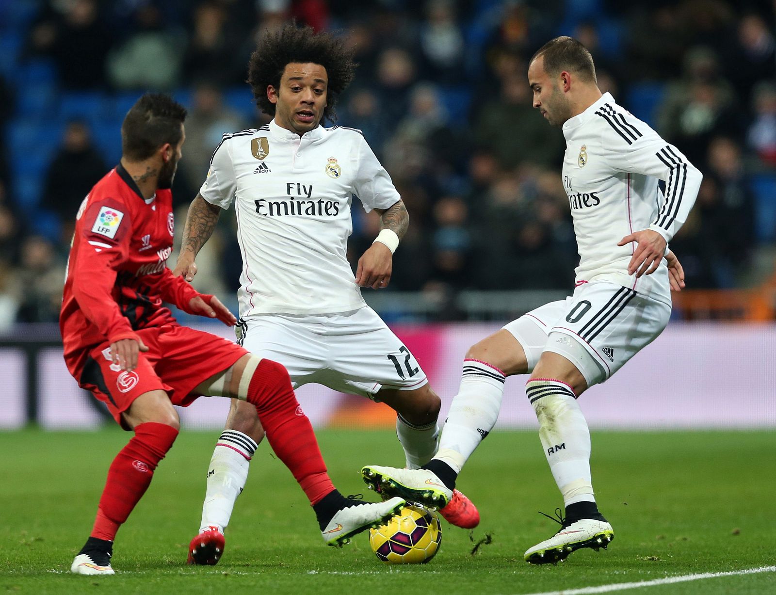 Marcelo Vieira (c), en el encuentro liguero contra el Real Madrid.