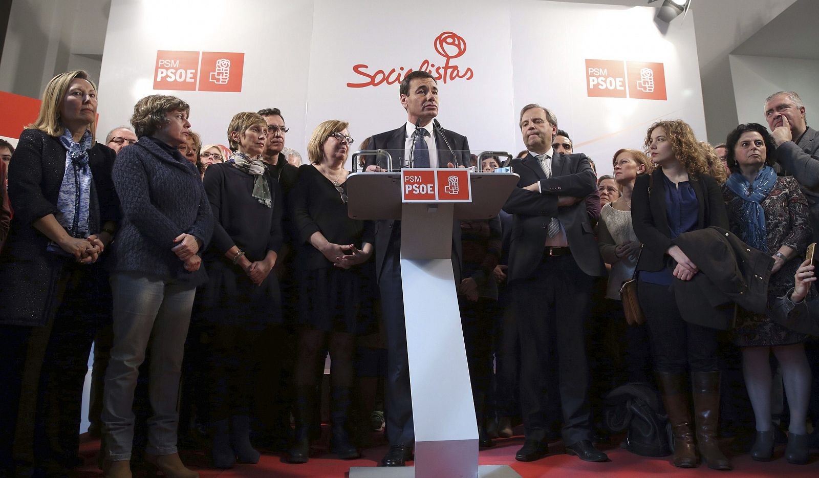 El secretario general del PSM Tomás Gómez (c) junto a los dirigentes de la federación madrileña