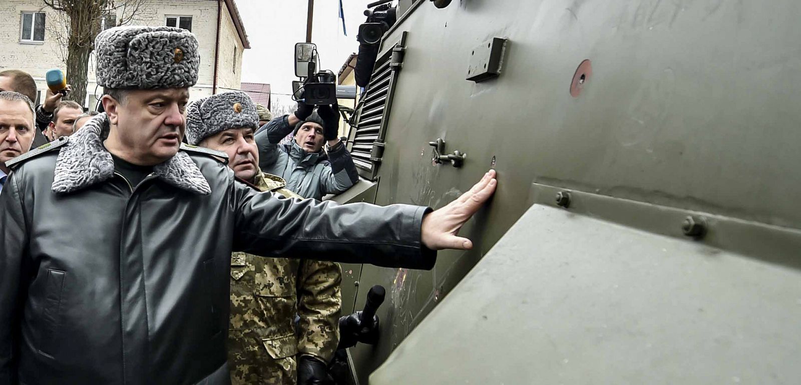 El presidente de Ucrania, Petró Poroshenko, durante su visita a un centro de entrenamiento de la Guardia Nacional a las afueras de Kiev.raining center of the Ukrainian National Guard outside Kiev