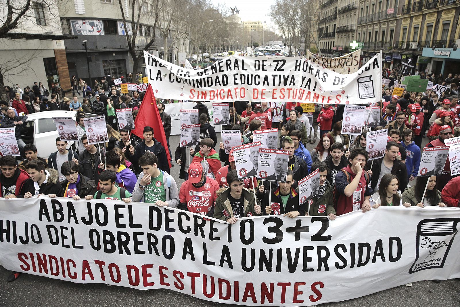 LOS ESTUDIANTES SE MANIFIESTAN EN MADRID BAJO EL LEMA "ABAJO EL DECRETO 3+2"