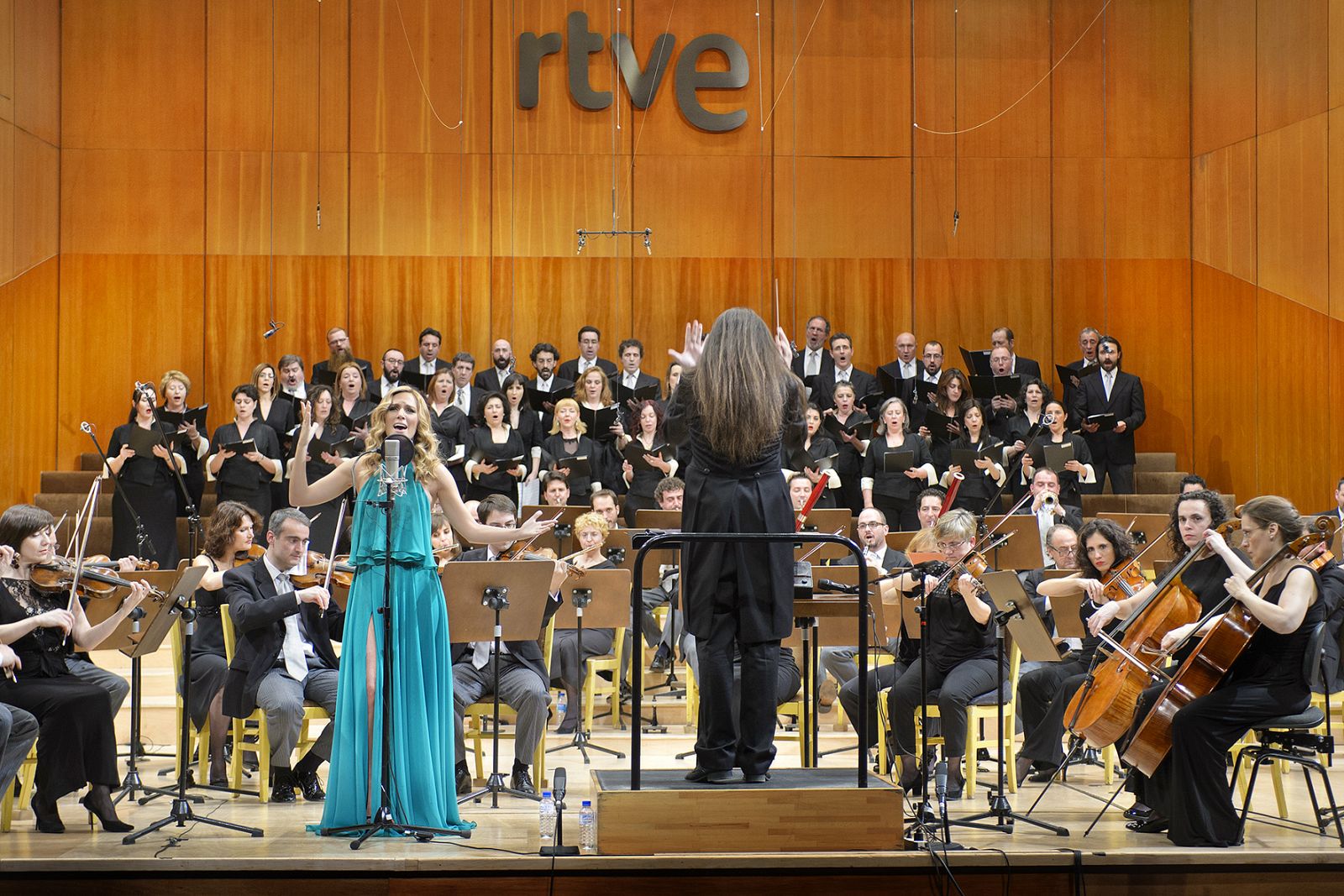 Edurne con la Orquesta y Coro de RTVE