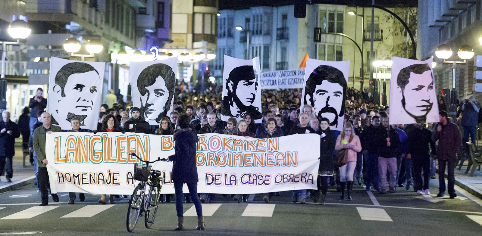 Miles de personas se han manifestado este martes en memoria de los cinco trabajadores que murieron por disparos de la Policía hace 39 años en Vitoria.