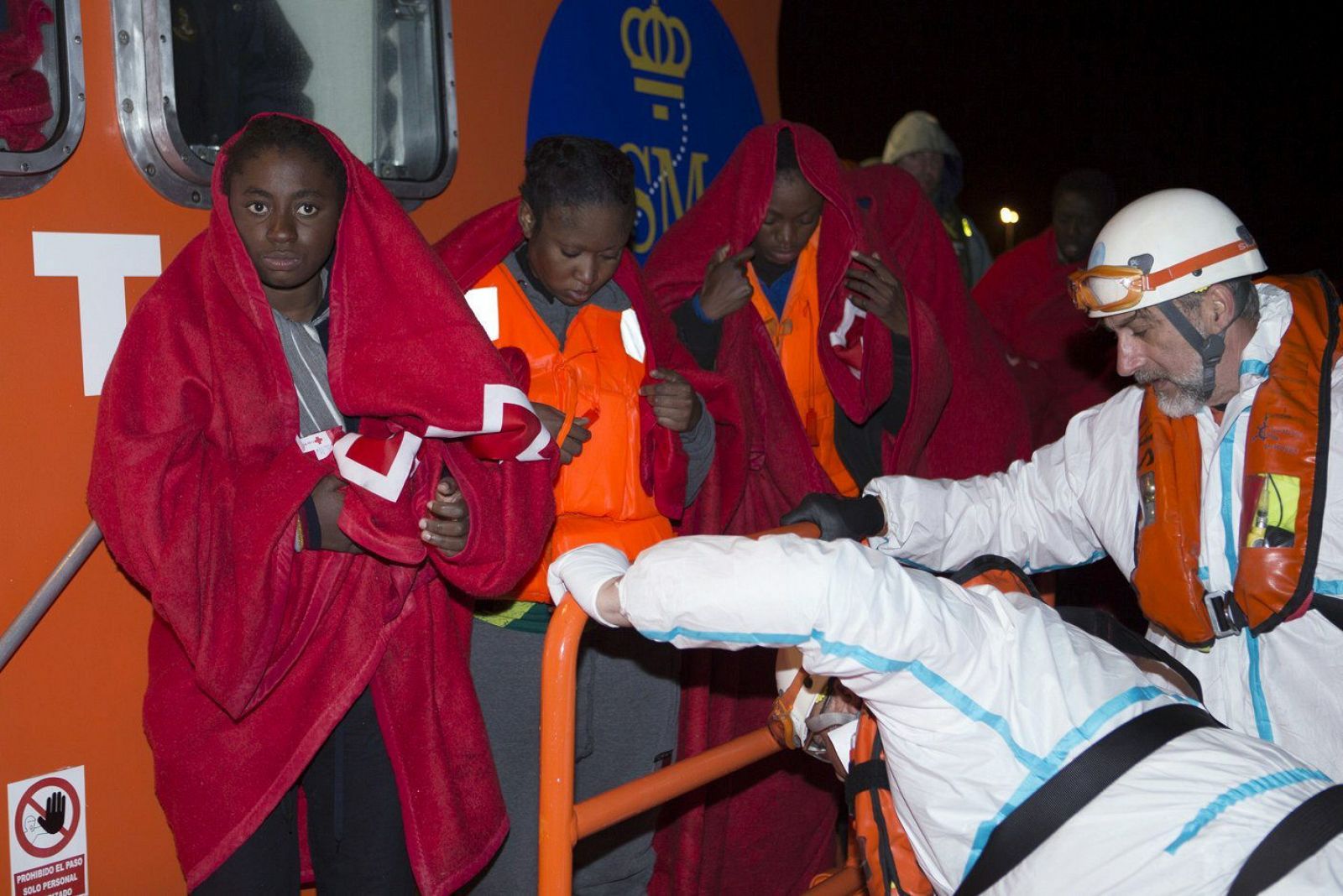 LLEGADA AL PUERTO DE ALMERÍA DE 23 INMIGRANTES