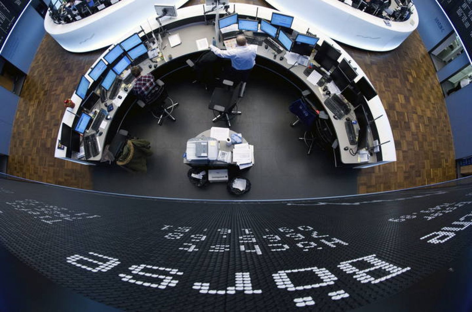 Un agente de Bolsa en el parqué de Fráncfort