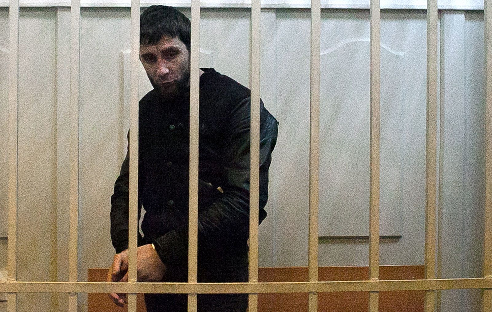Zaur Dadáev, detenido por el asesinato de Boris Nemtsov, en una celda en el tribunal donde compareció