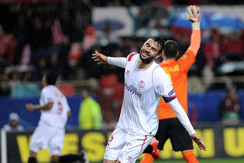 Iborra celebra su gol, primero del partido, anotado en la ida ante el Villarreal.