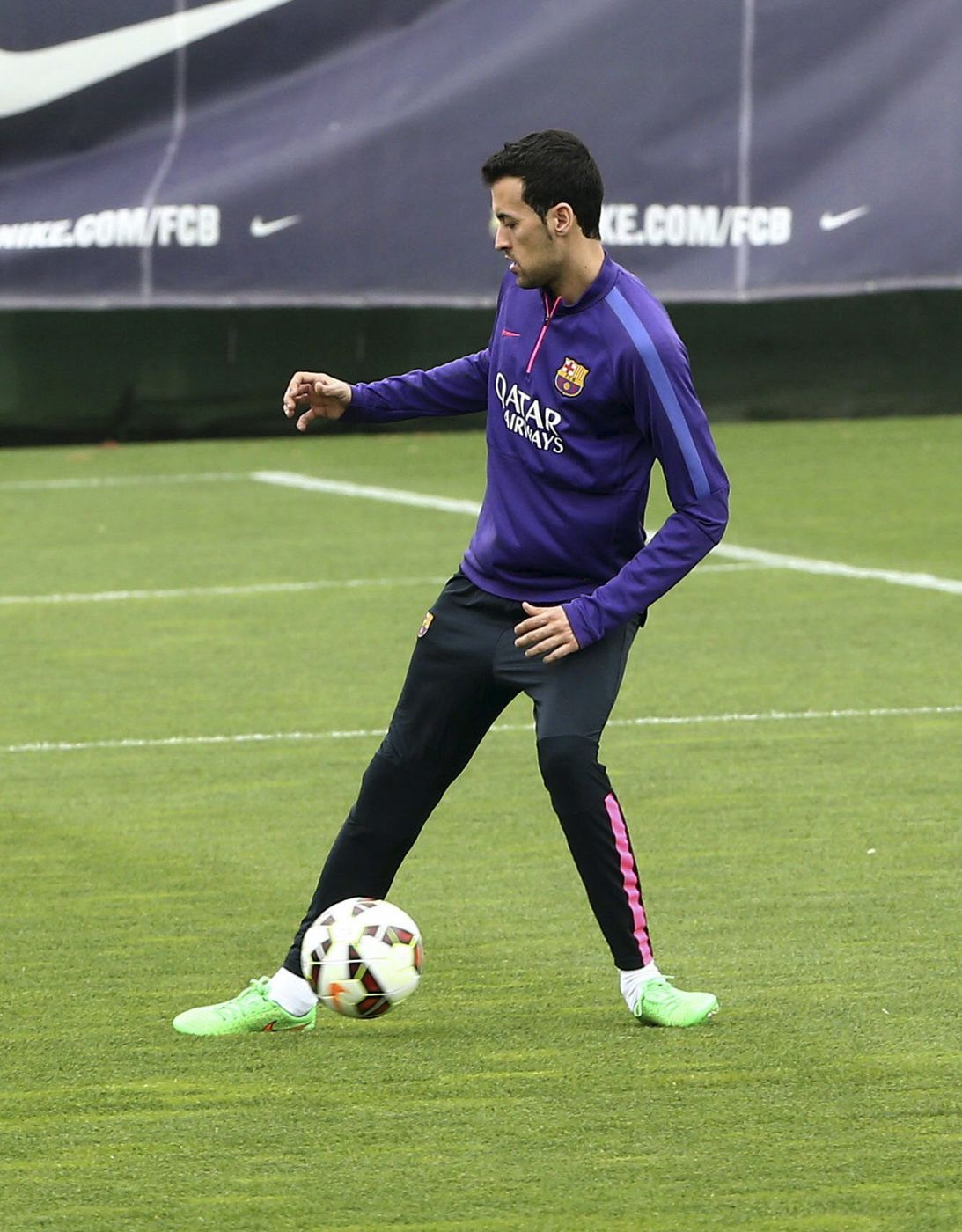 El jugador del FC Barcelona, Sergio Busquets, durante el entrenamiento