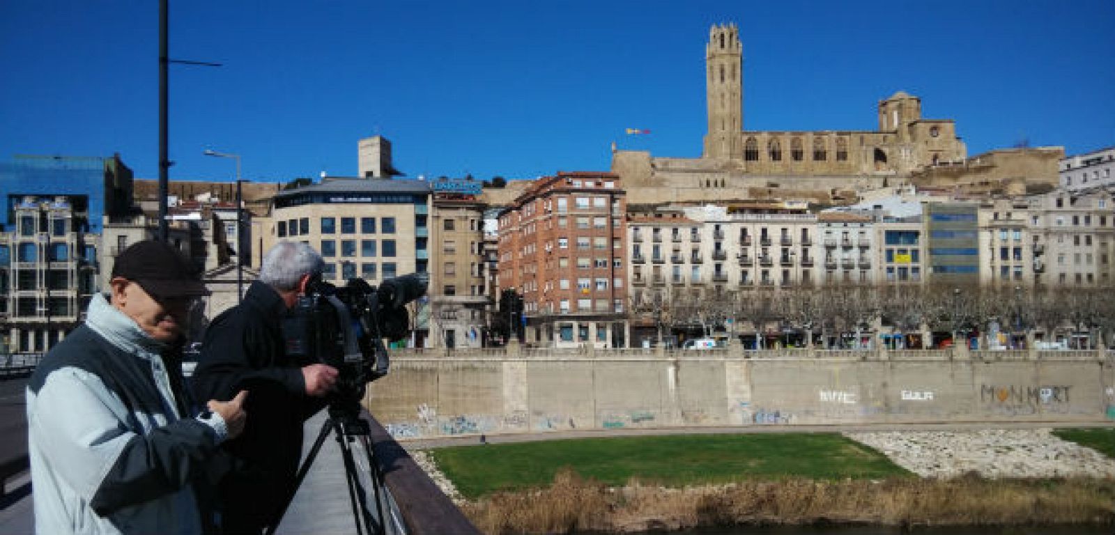 En el edificio del Seminario convivirán dos realidades diferentes pero complementarias. En una parte las familias desahuciadas y en otra los alumnos del Instituto Superior de Ciencias Religiosas. 19 familias por un lado y 240 estudiantes por otro. Sociedad y Religión de la mano.