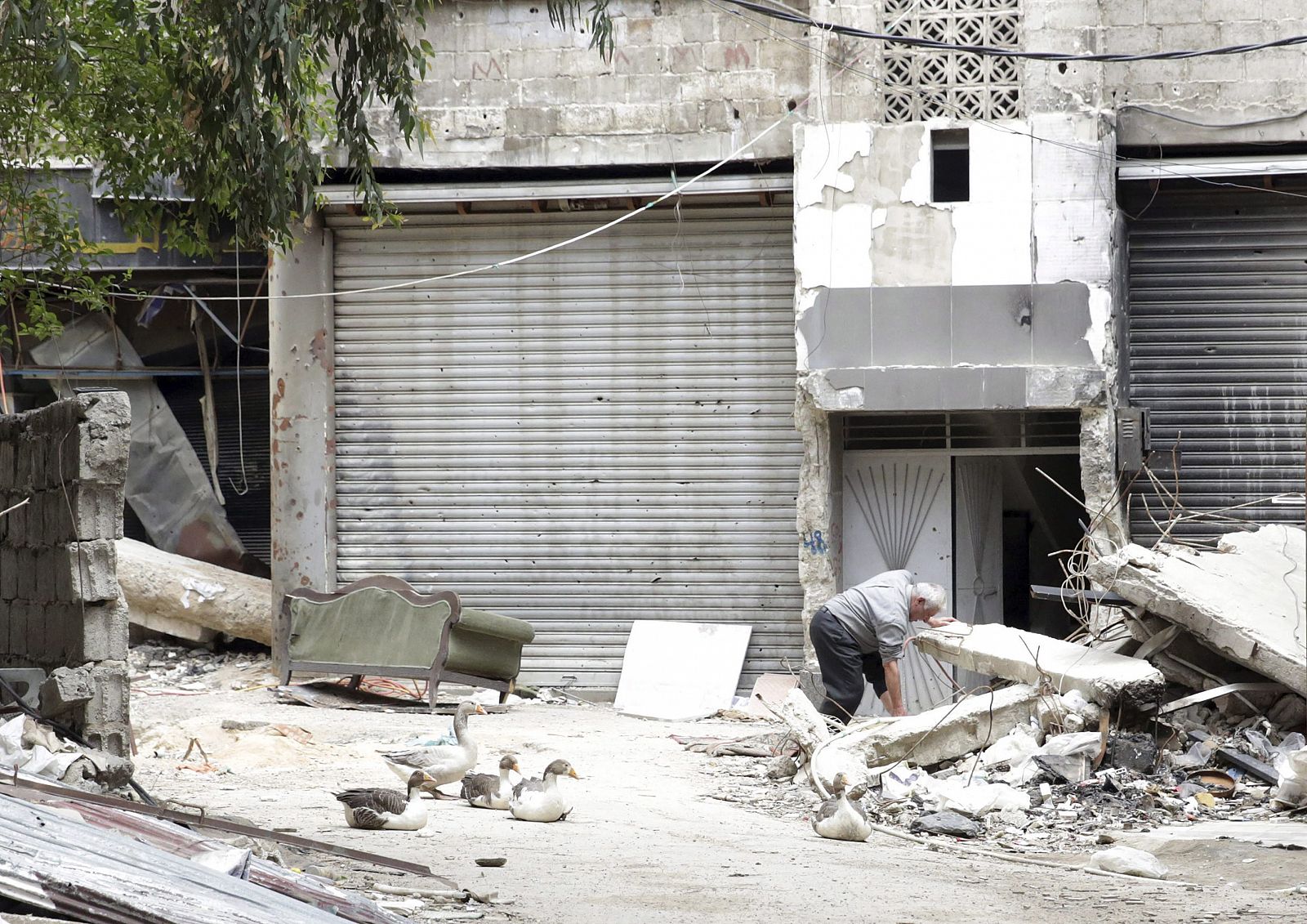 CONTINÚAN LOS ATAQUES EN AL YARMUK TRAS MÁS DE UNA SEMANA SIN TREGUA