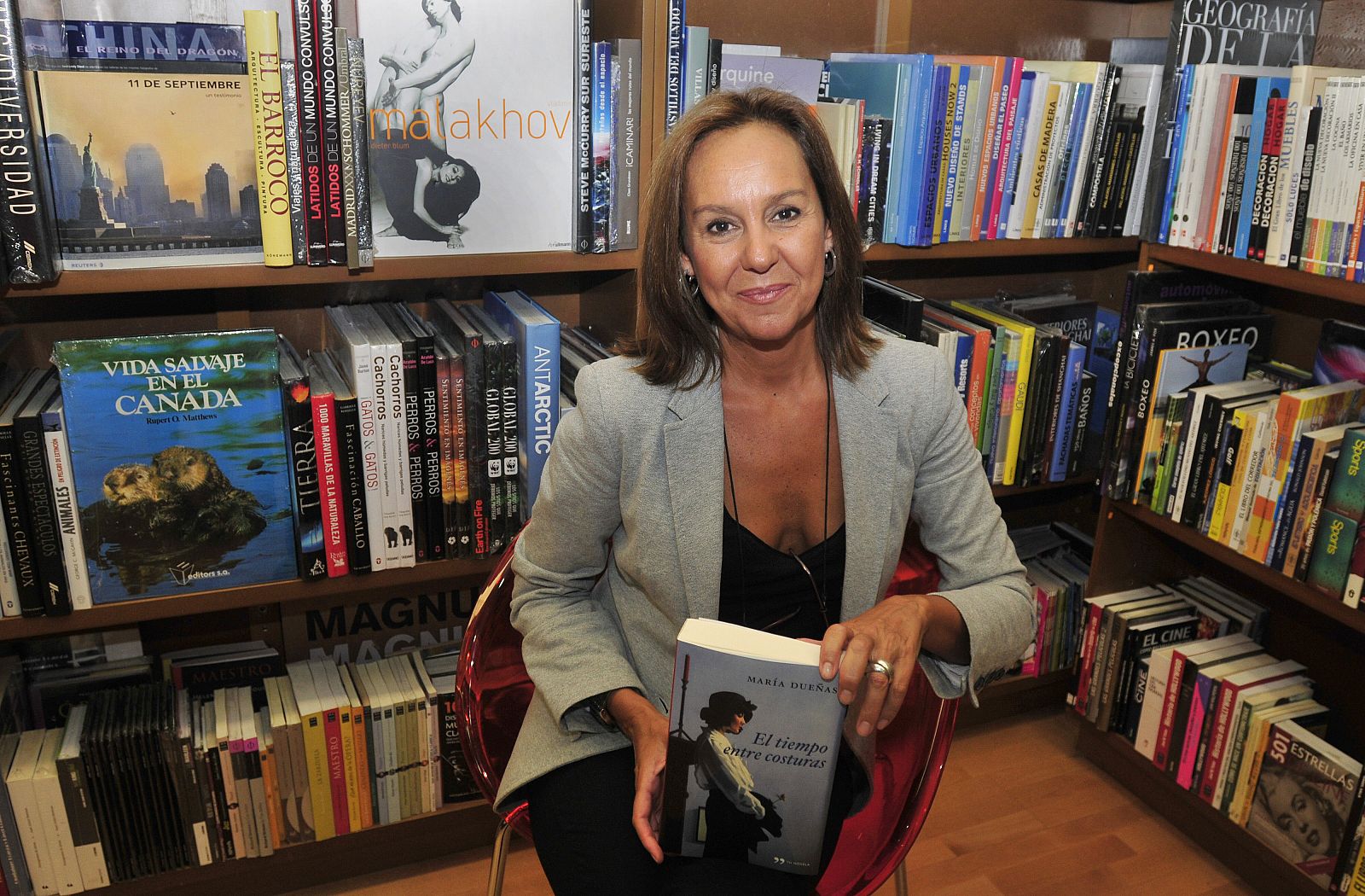La escritora española María Dueñas