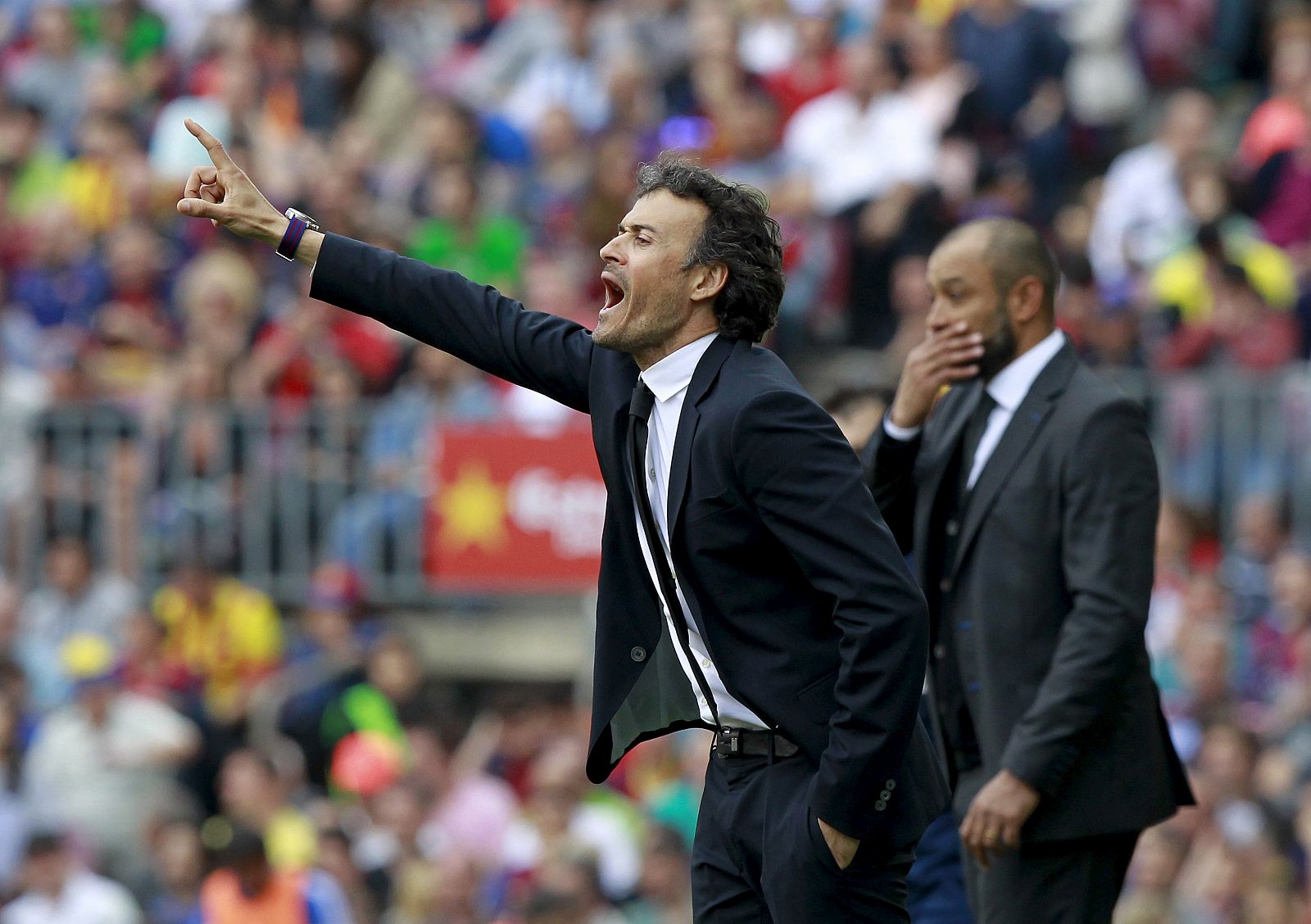 Luis Enrique y Nuno dando instrucciones durante el partido entre el Barça y el Valencia.