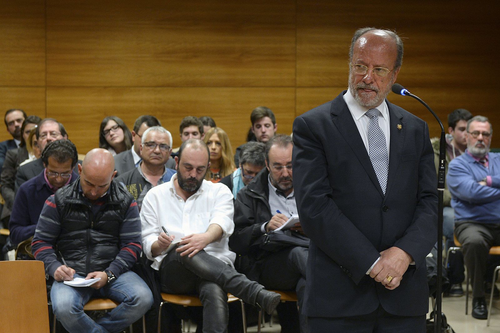 León de la Riva durante la celebración del juicio que afronta por un delito de desobediencia