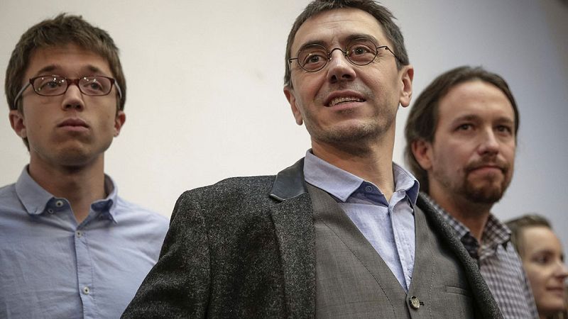 Monedero (centro) junto a Errejón (i) y Pablo Iglesias (d) en una foto de archivo.