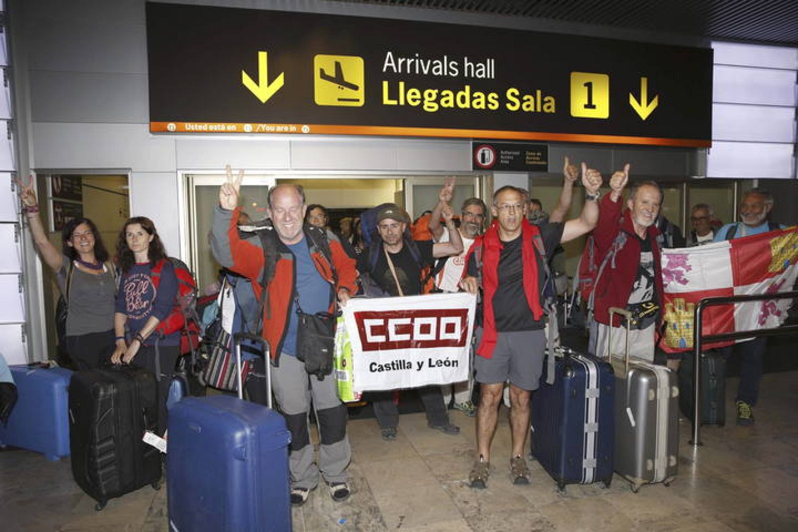 Aterriza en Barajas el avión con 21 turistas españoles procedentes de Nepal