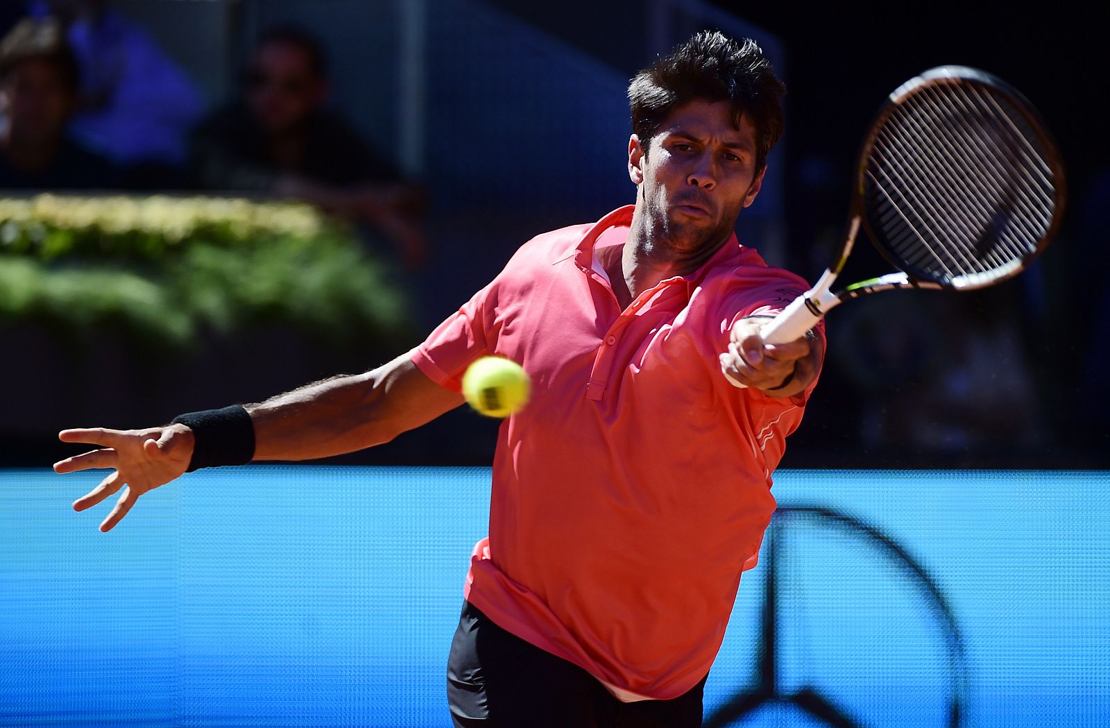 Verdasco devolviendo una bola durante el partido ante García-López.