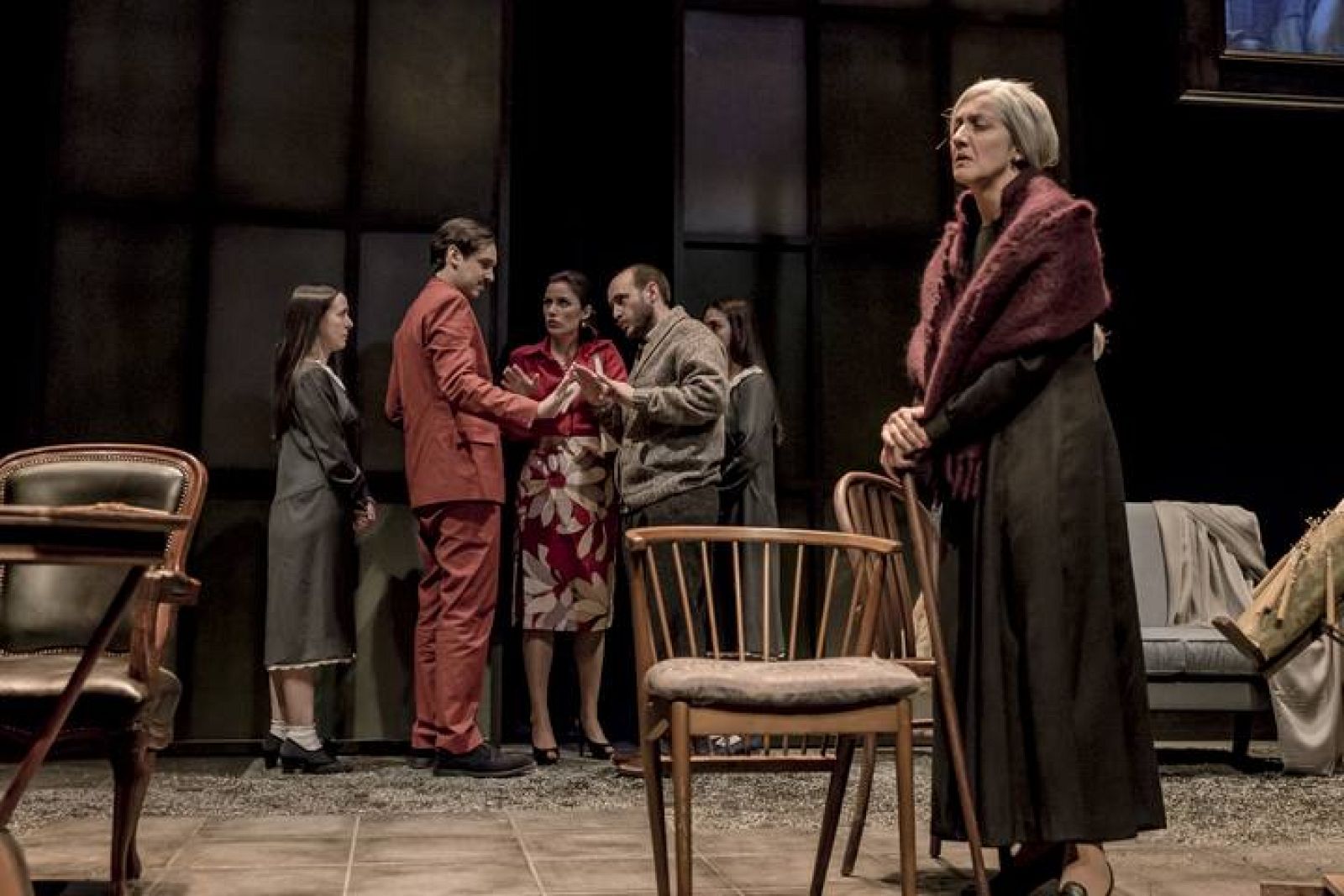 Escena de 'La intrusa',  dirigida por Vanessa Martínez, con Celia Nadal interpretando a la abuela ciega.