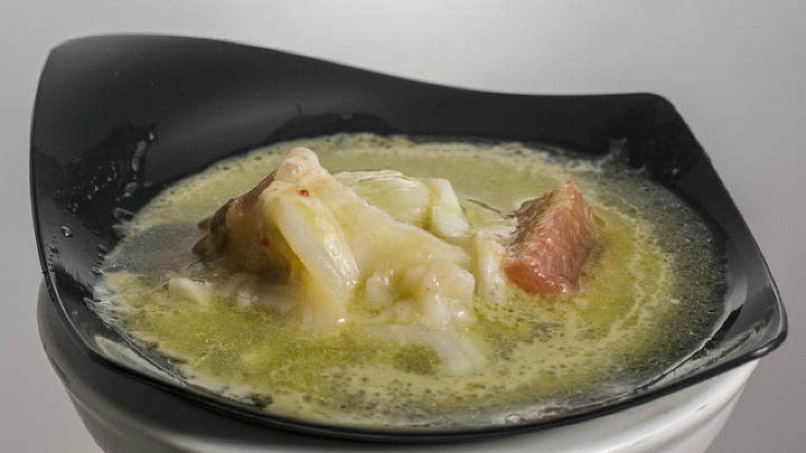 Receta de Bogavante con sopa de aceite y pomelo rosa