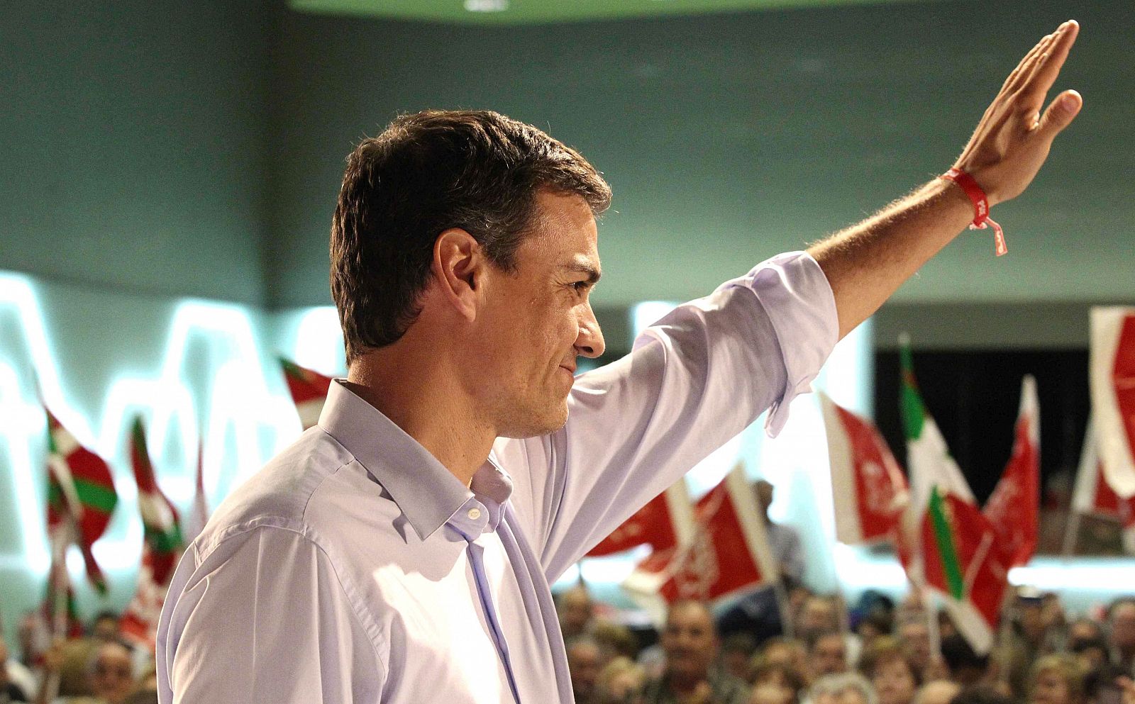 El secretario general del PSOE, Pedro Sánchez, en un mitin electoral en Bilbao